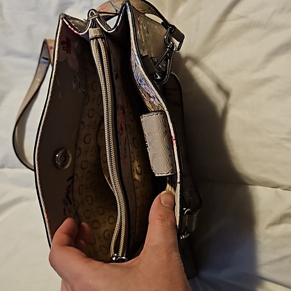 G by Guess floral satchel purse - Picture 4 of 6